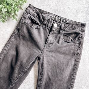 American Eagle Super Stretch Skinny Black Jean Size 2 Short